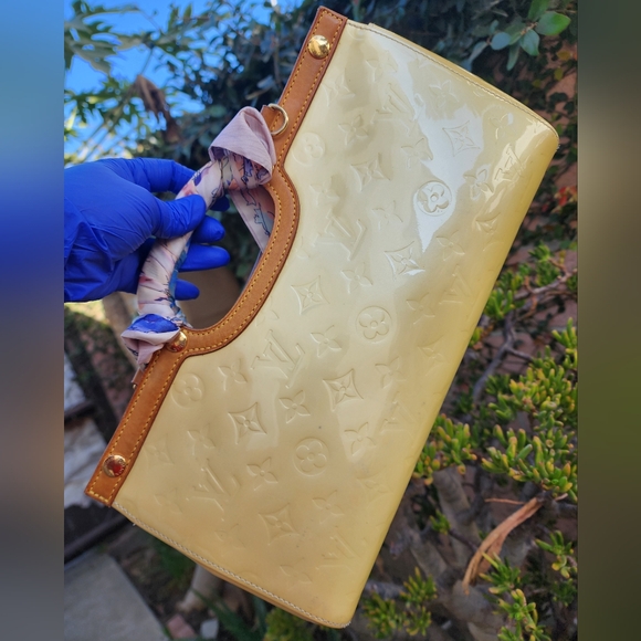 Authentic Louis Vuitton Roxbury Drive - Picture 4 of 16